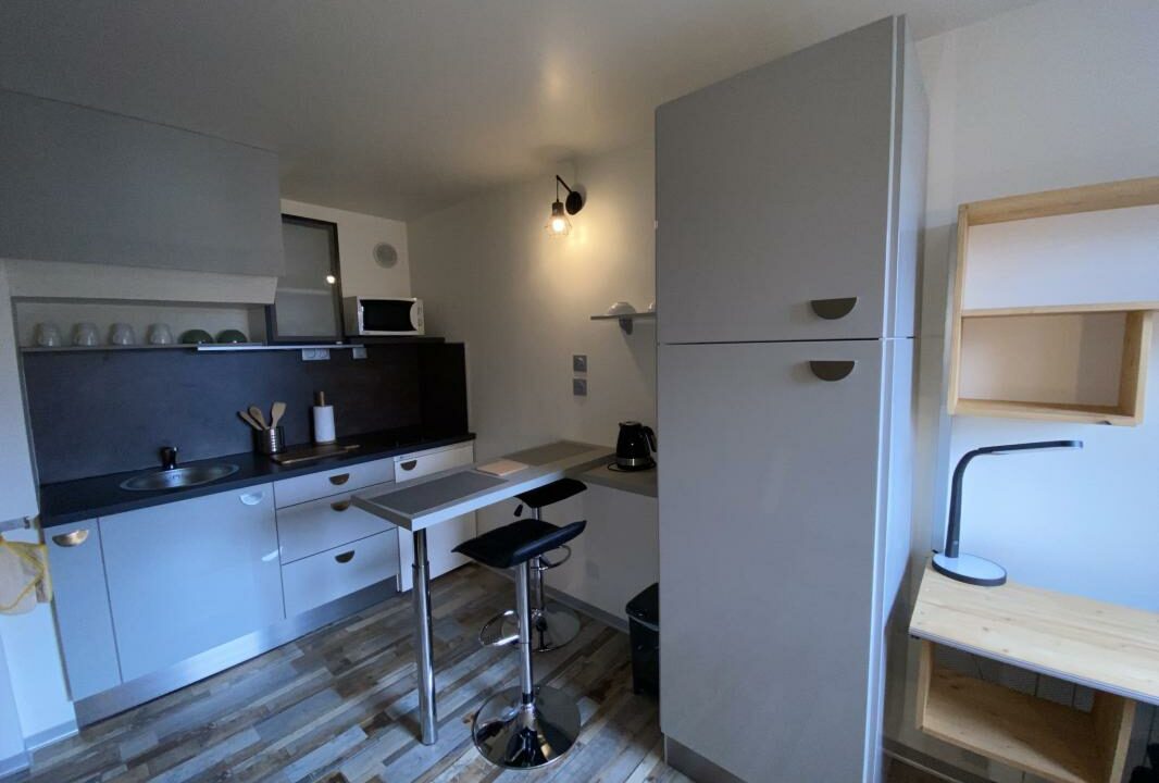 202511-12122025-195334-2