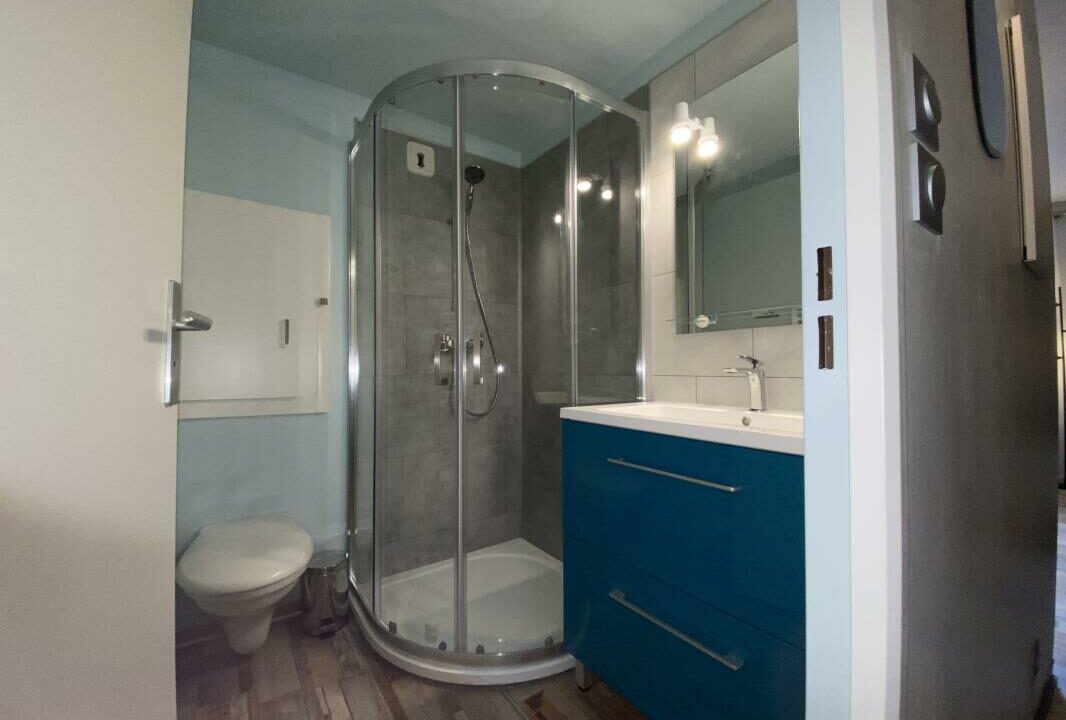 202511-12122025-195334-3