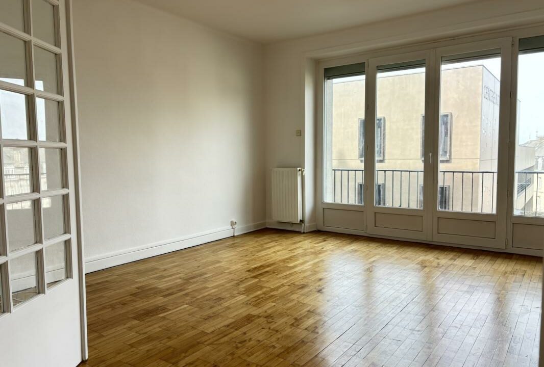 11EM-26032026-212225-2